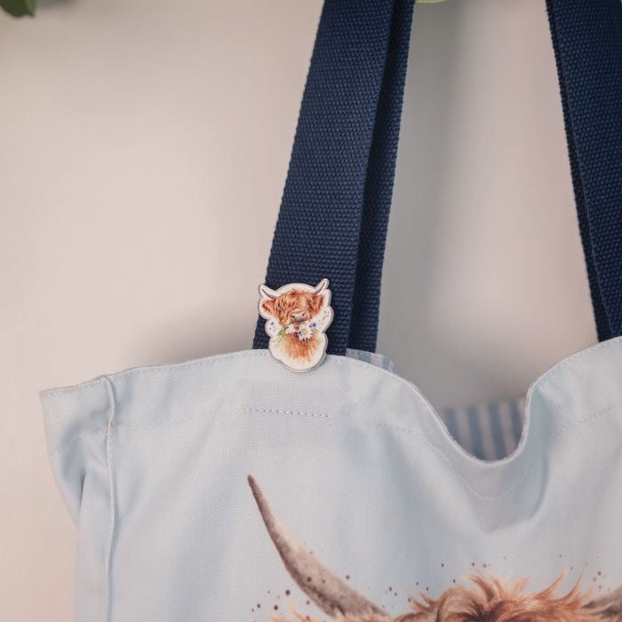 'Daisy Coo' Highland Cow Pin Badge - Wrendale Designs
