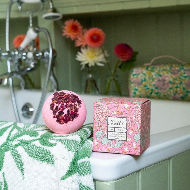 William Morris at Home The Modern Homemaker - Rose Petal Bath Bomb - 200g