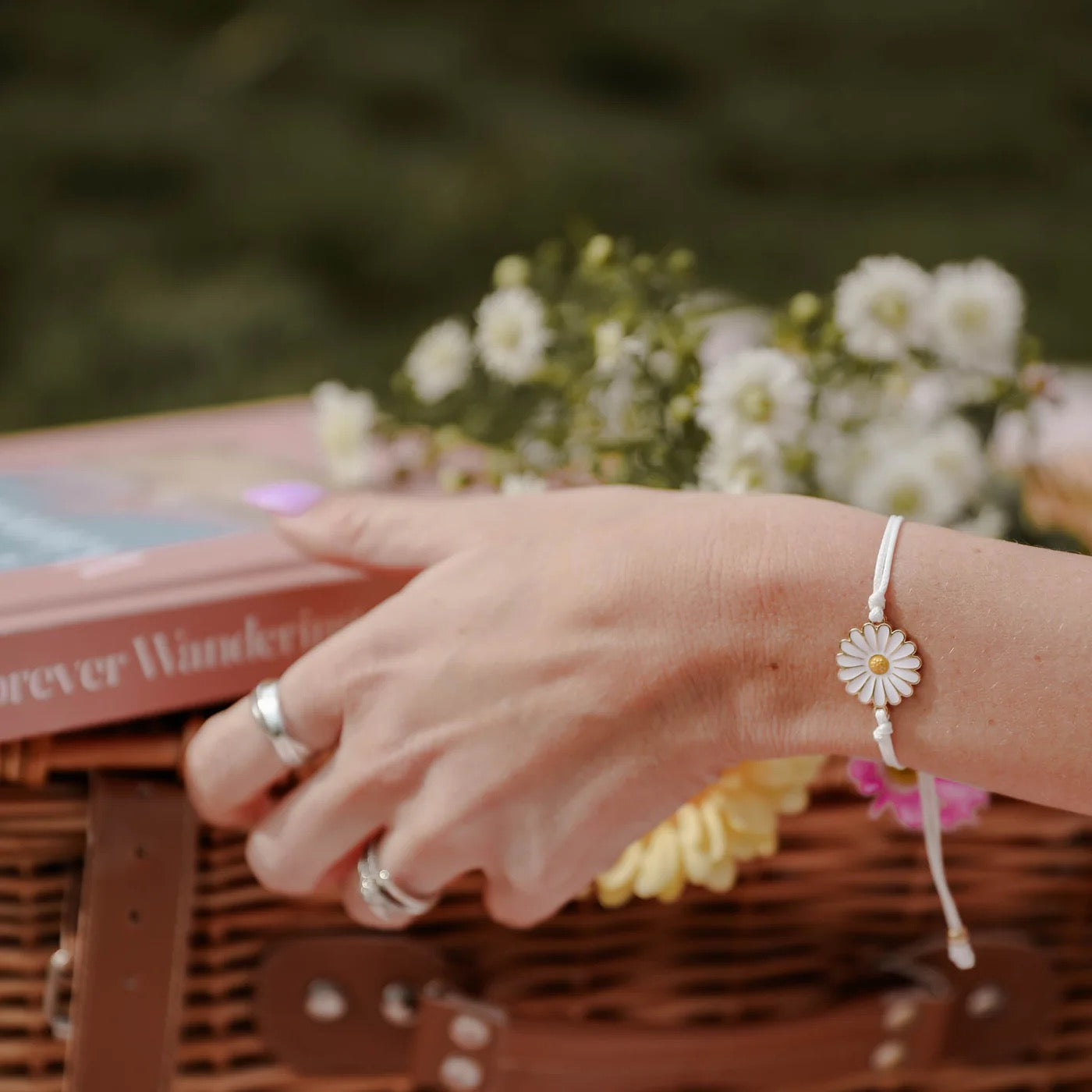 Letterbox Love - Best Friend - Daisy - White Cord Bracelet