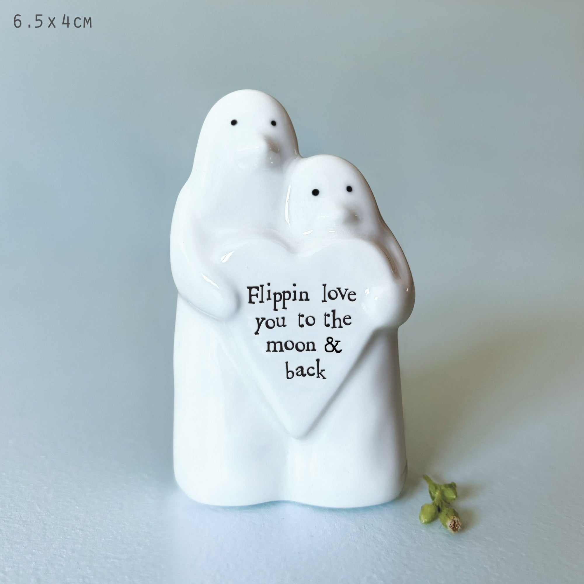 East of India Penguin Animal Couple Decoration - Flippin Love You to The Moon & Back
