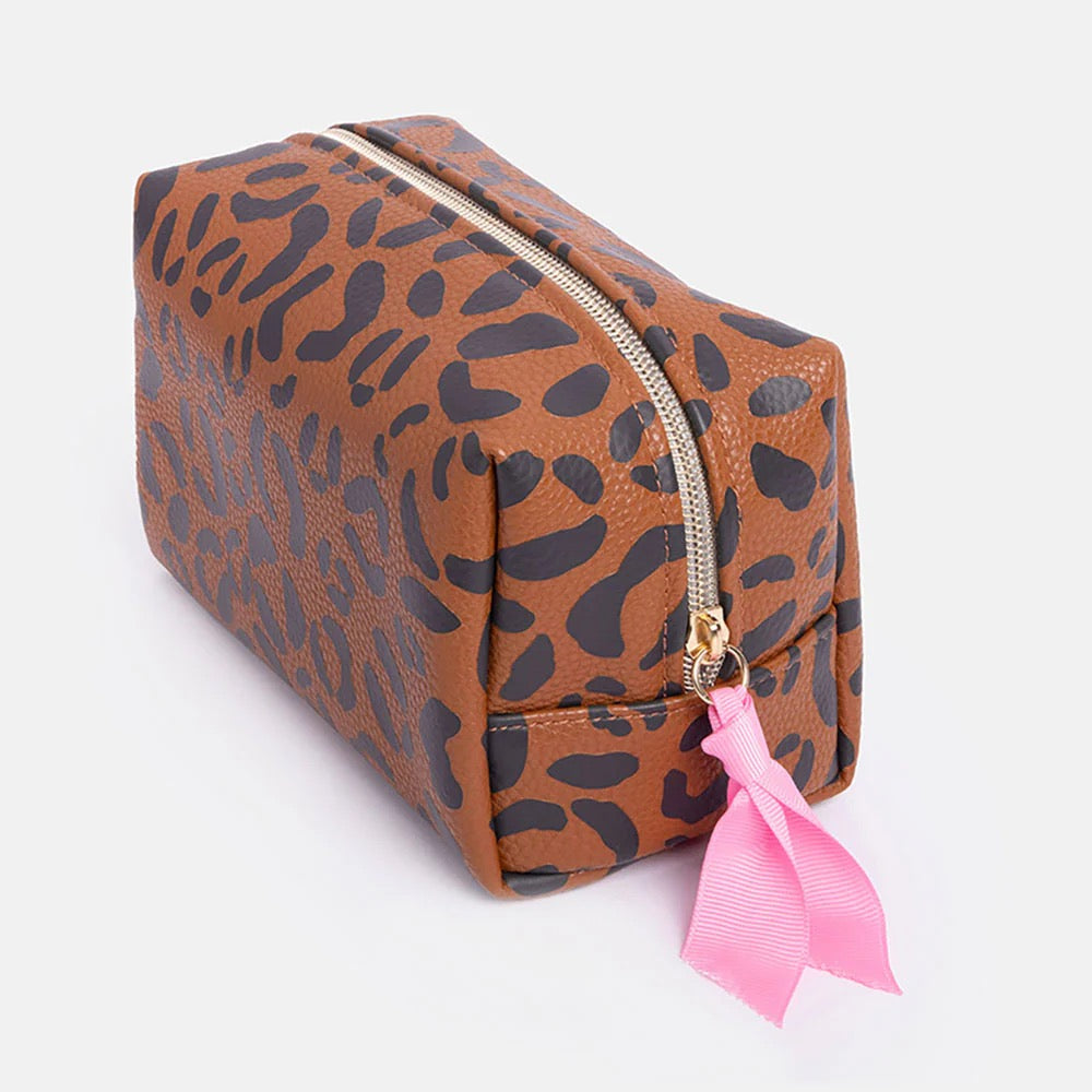 Caroline Gardner Leopard Make-Up Mag