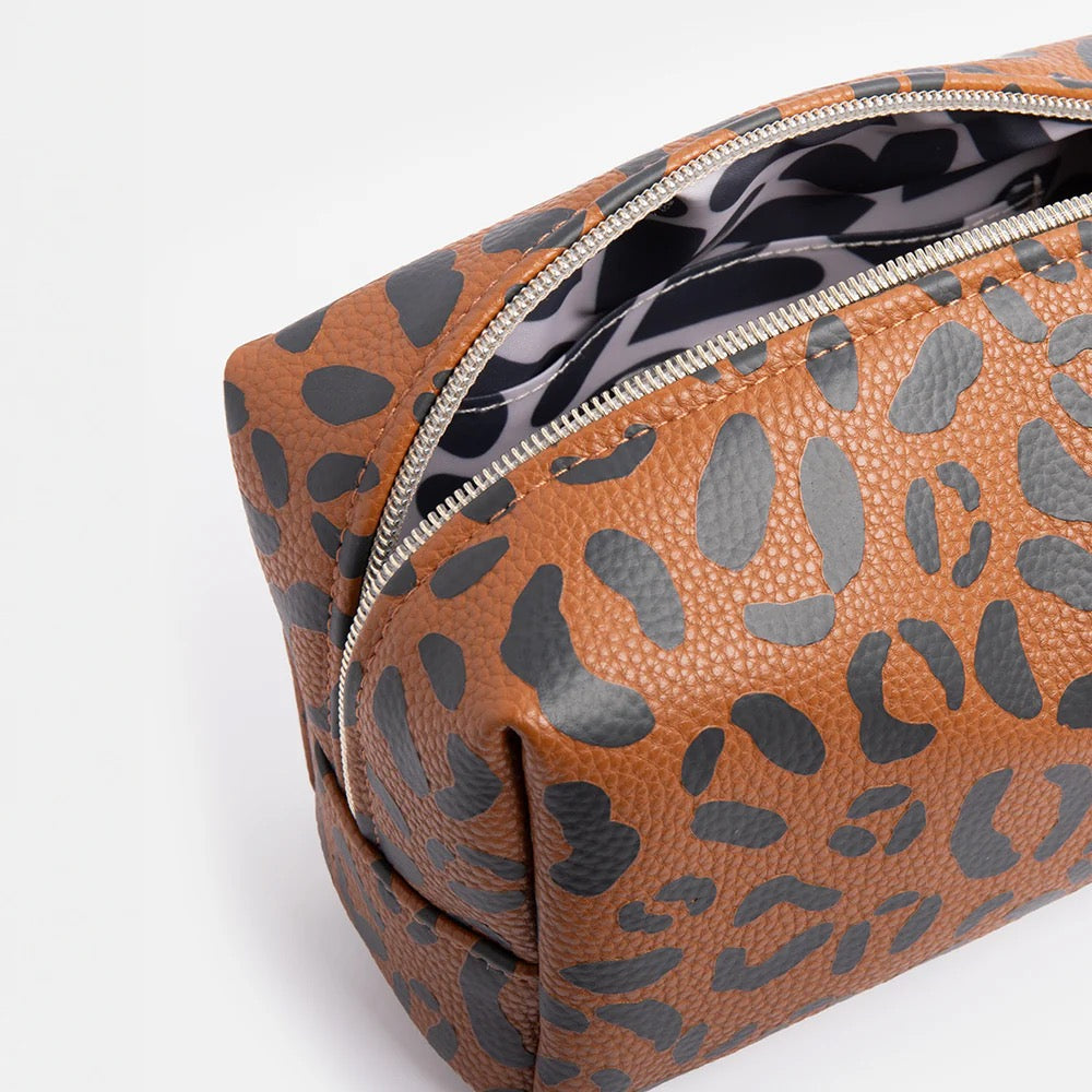 Caroline Gardner Leopard Make-Up Mag
