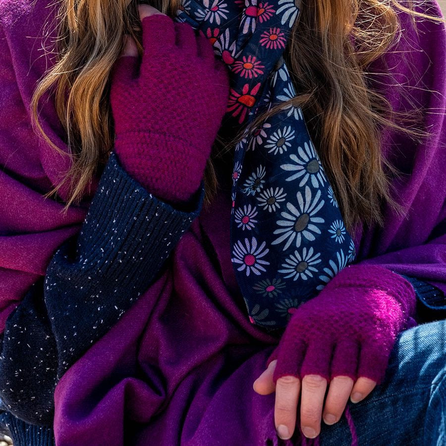 POM Magenta Pink Ladies Fingerless Wool Gloves