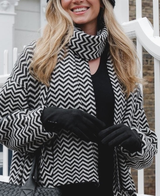 Park Lane Wrap Shawl - Black & White Zig Zag Pattern
