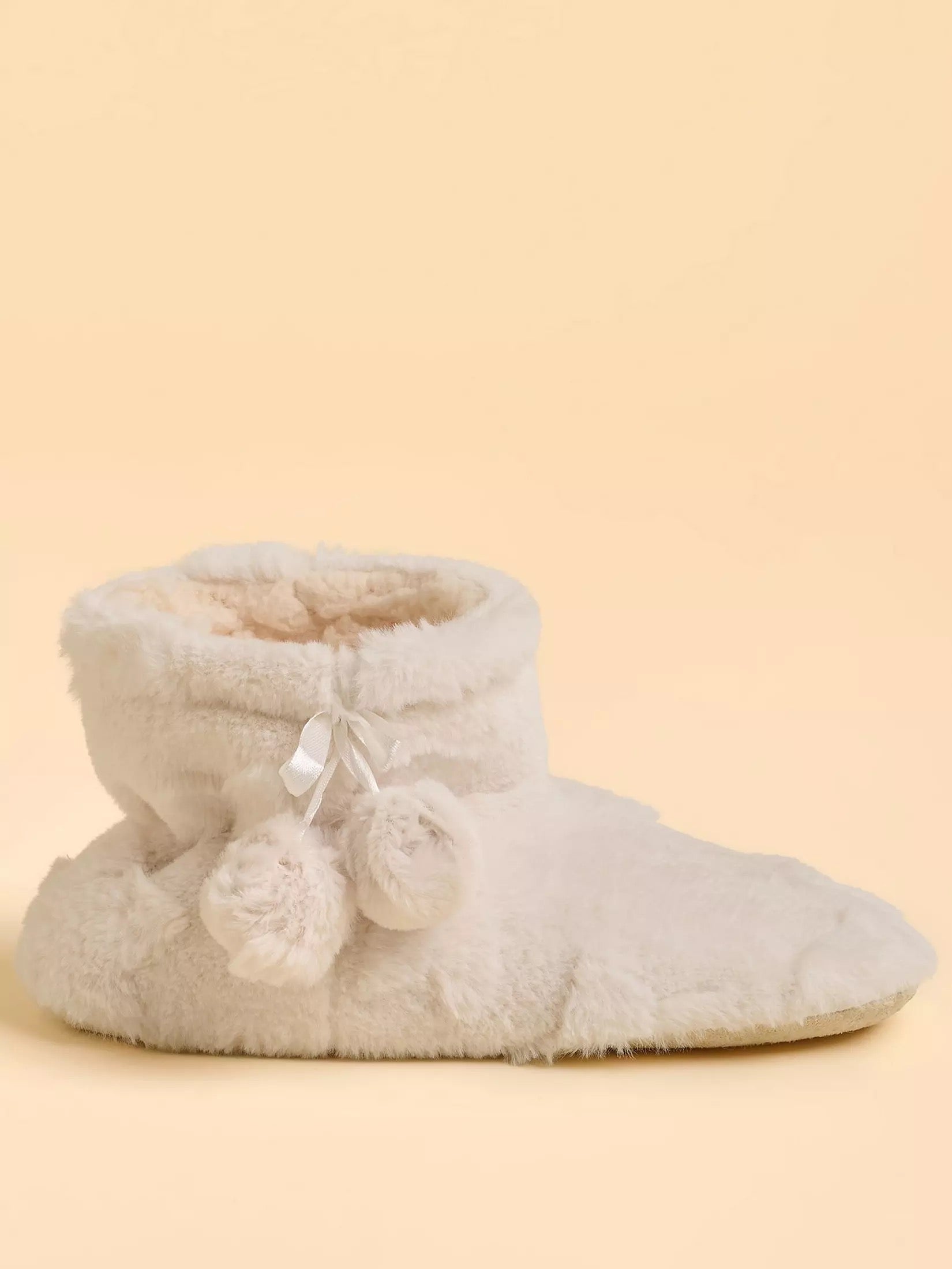 Brakeburn Cedar Strolls Fluffy Slipper Boots - Cream