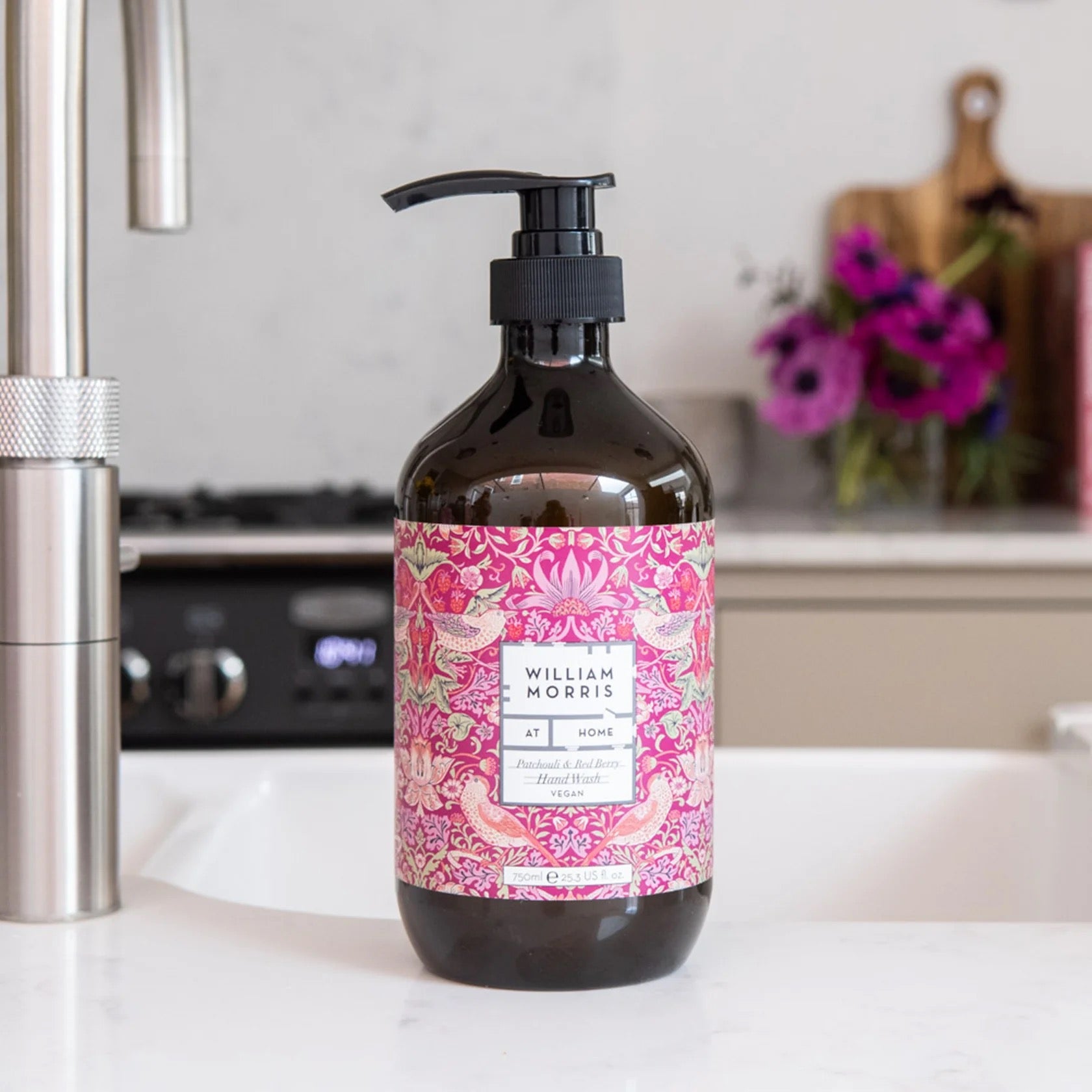 William Morris at Home Stawberry Their - Patchouli & Red Berry Hand Wash - 500ml