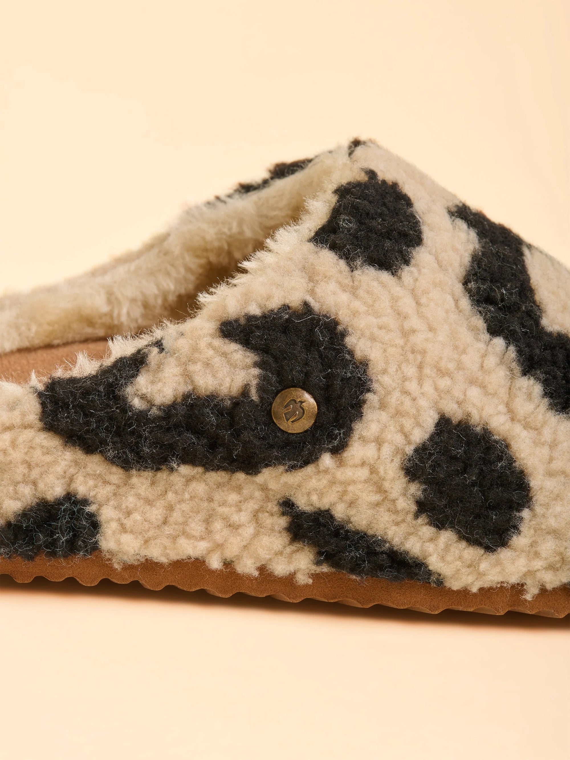 Brakeburn Fireside Print Fleece Slippers - Animal Print