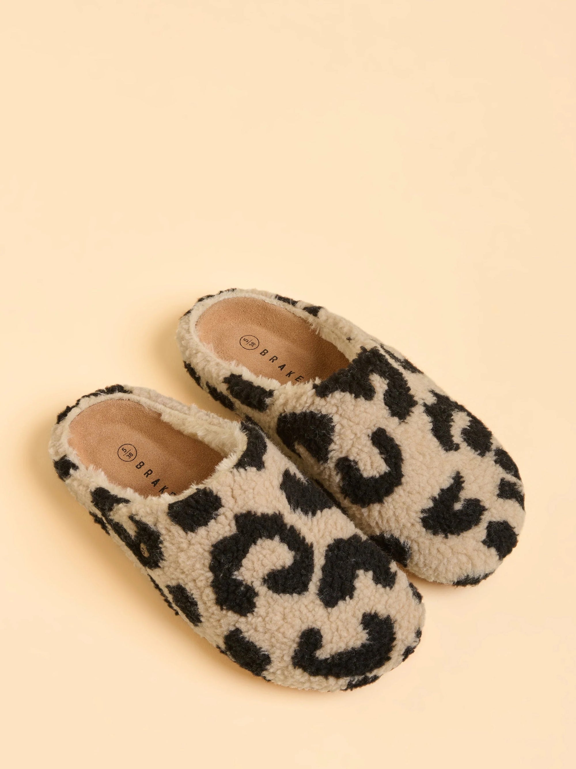 Brakeburn Fireside Print Fleece Slippers - Animal Print