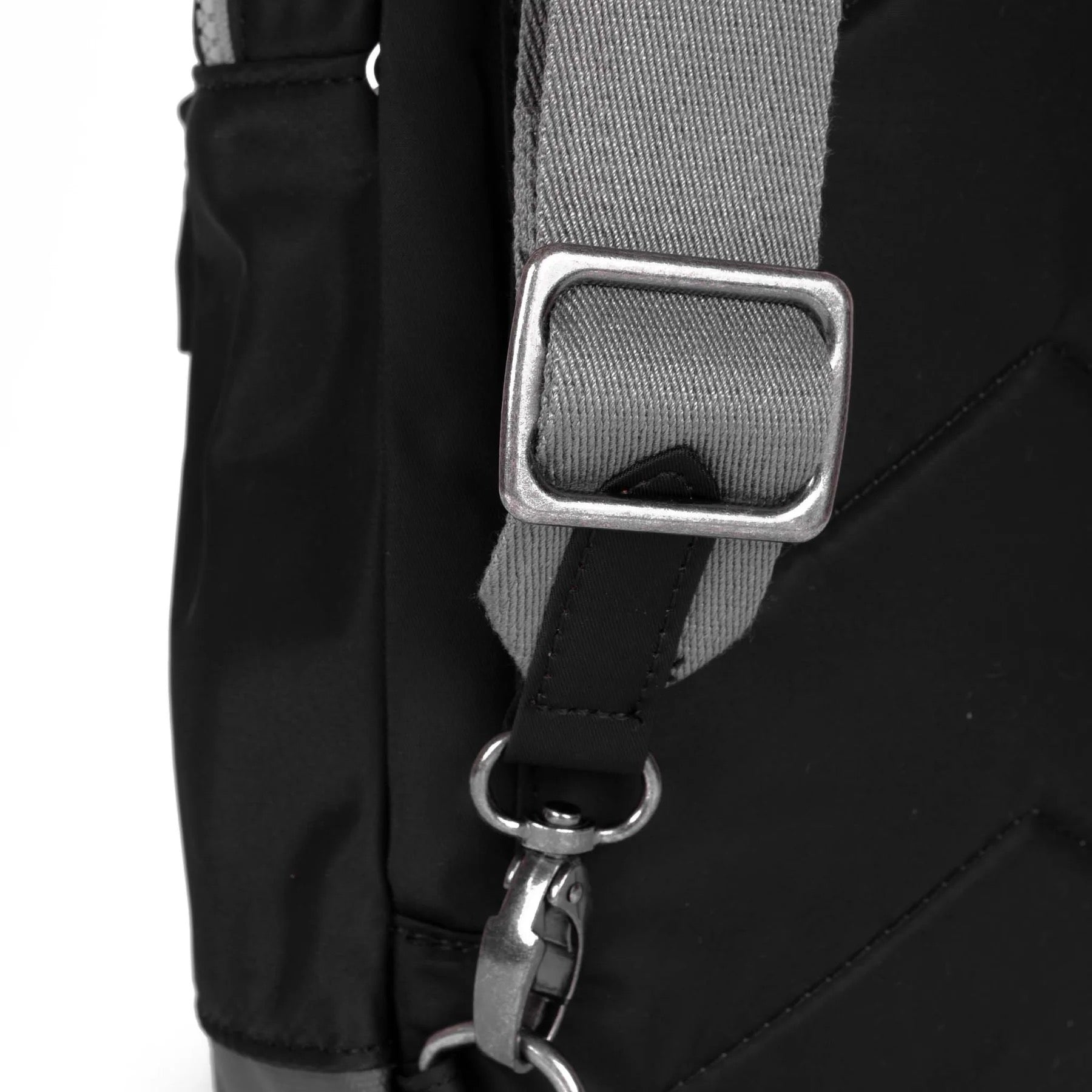 ROKA Willesden B Large - Sling Crossbody Bag -Sustainable Nylon - Black