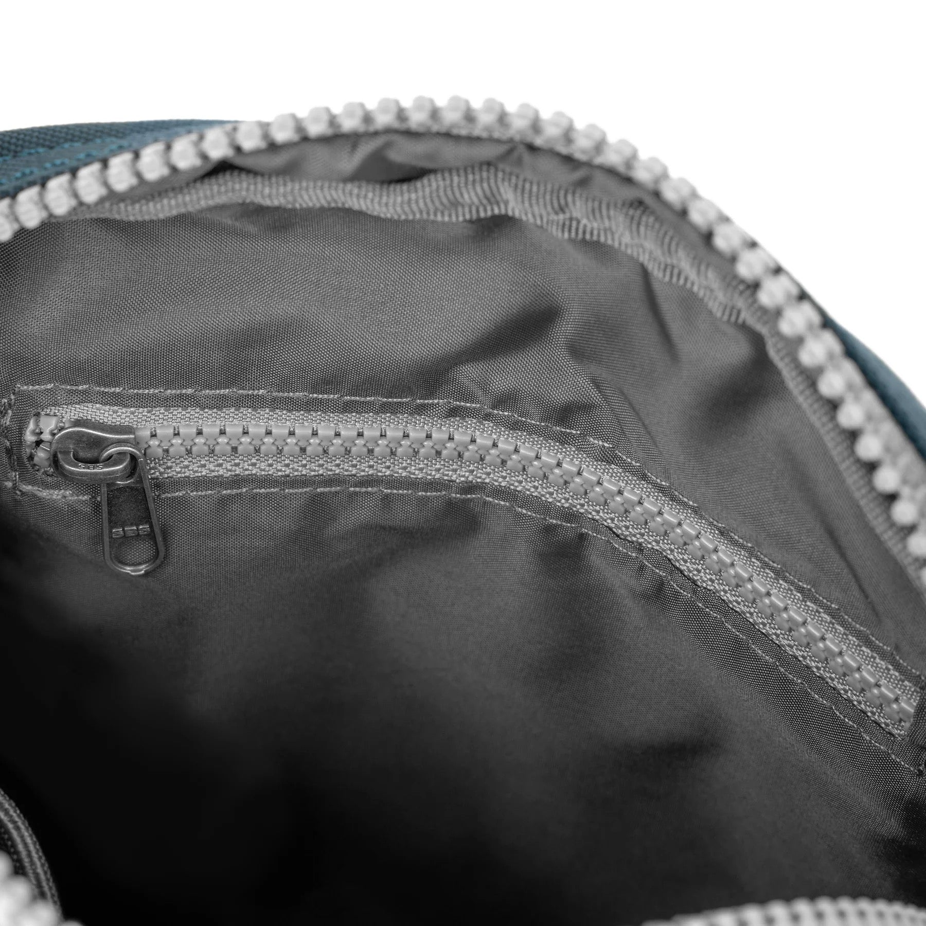 ROKA Bond Crossbody Bag -Sustainable Canvas - Airforce Blue
