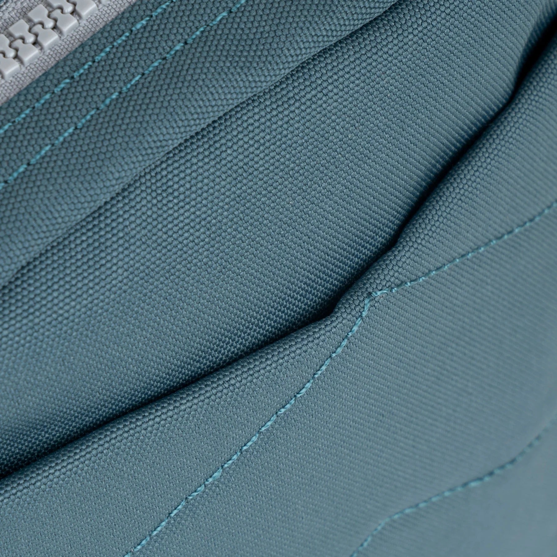 ROKA Bond Crossbody Bag -Sustainable Canvas - Airforce Blue