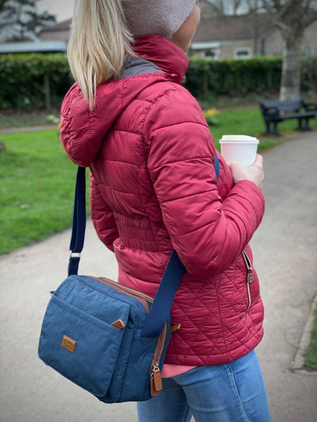 Spirit (1669) Lightweight Multi Compartment Crossbody Handbag - Navy/Tan