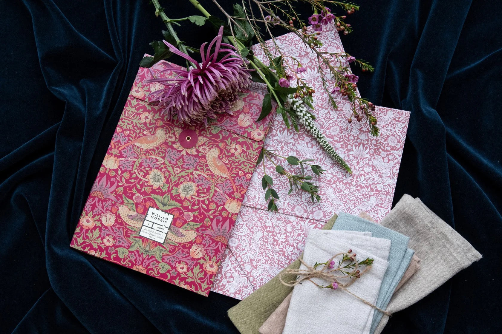 William Morris at Home Patchouli & Red Berry Drawer Liners - (Pack of 5 Sheets)