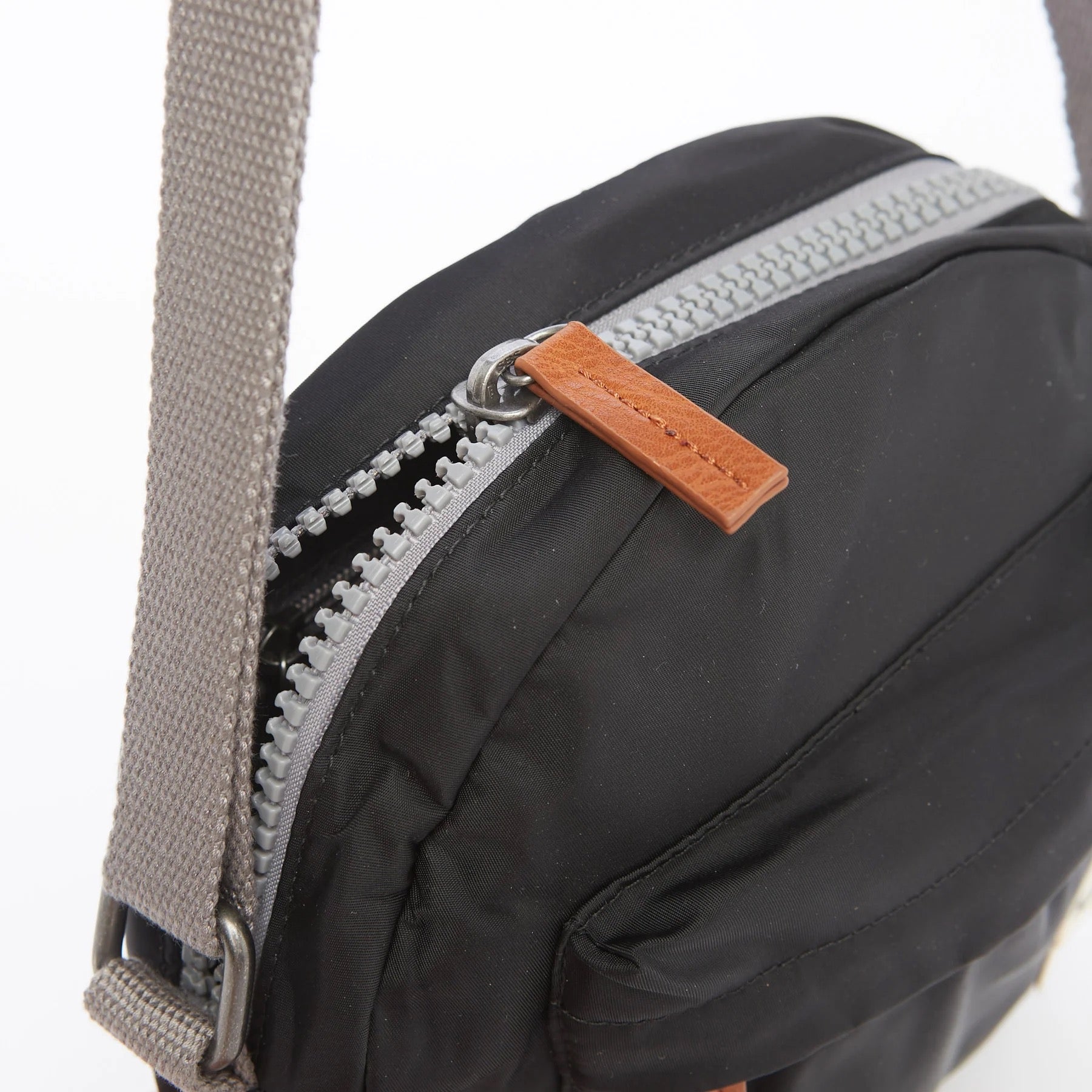 Roka PADDINGTON B -Sustainable Nylon - Black