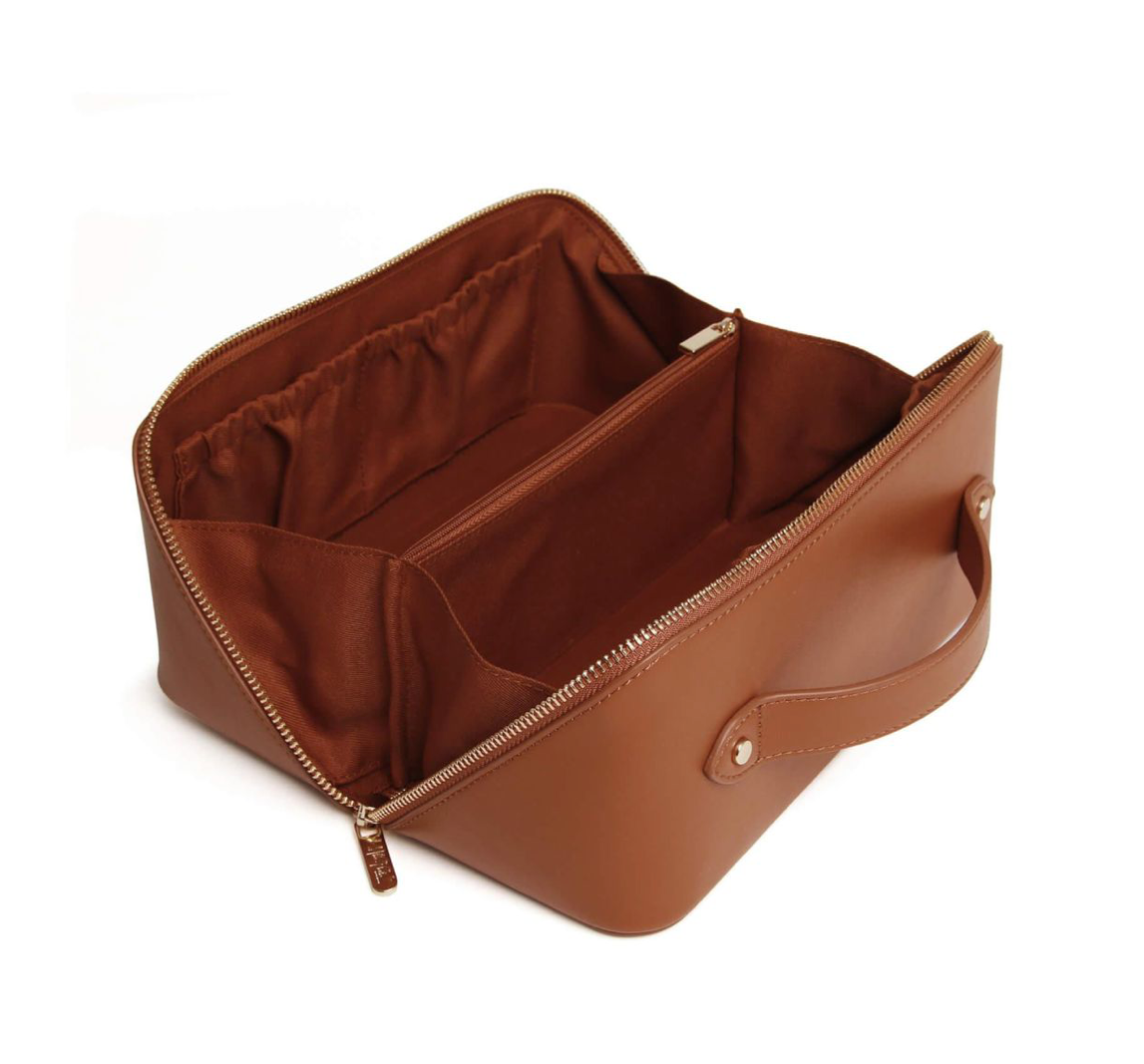 Alice Wheeler Medium Nappa Train Beauty Case - Tan