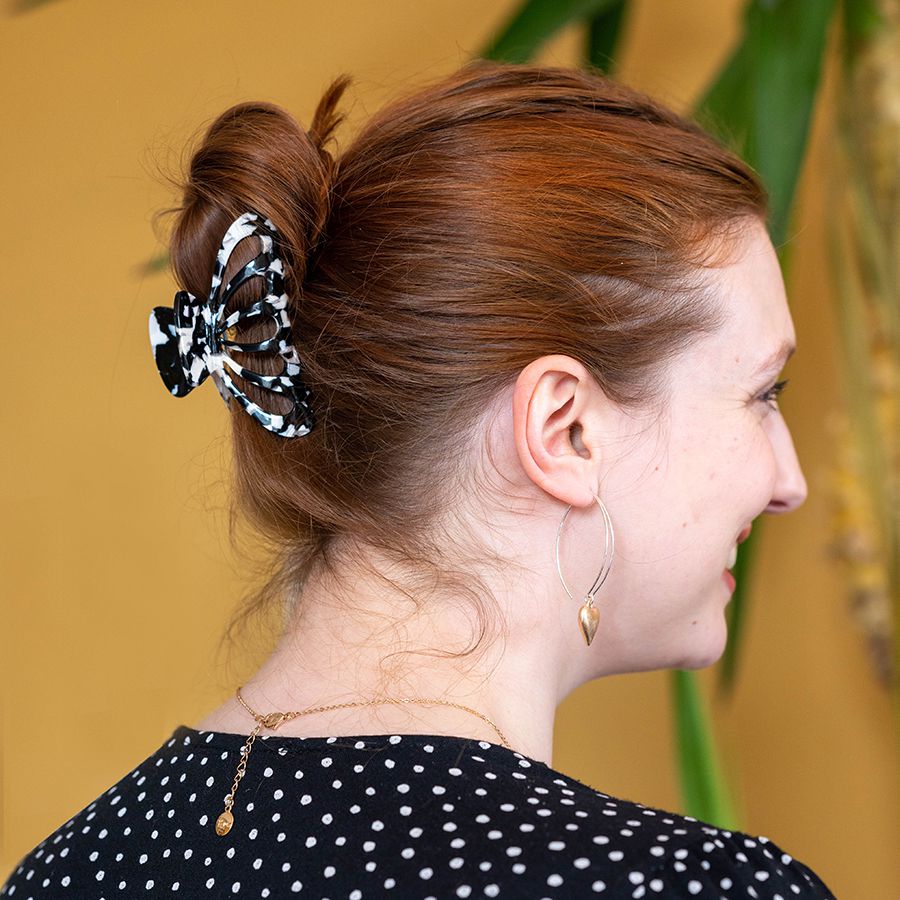 POM Monochrome Mix Fan Shaped Acrylic Claw Hair Clip