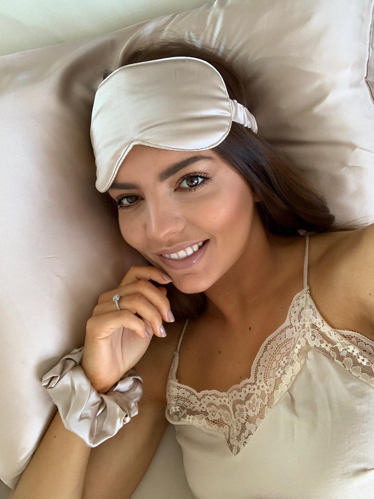 Pretty Props - 100% Silk Eye Mask - Ivory