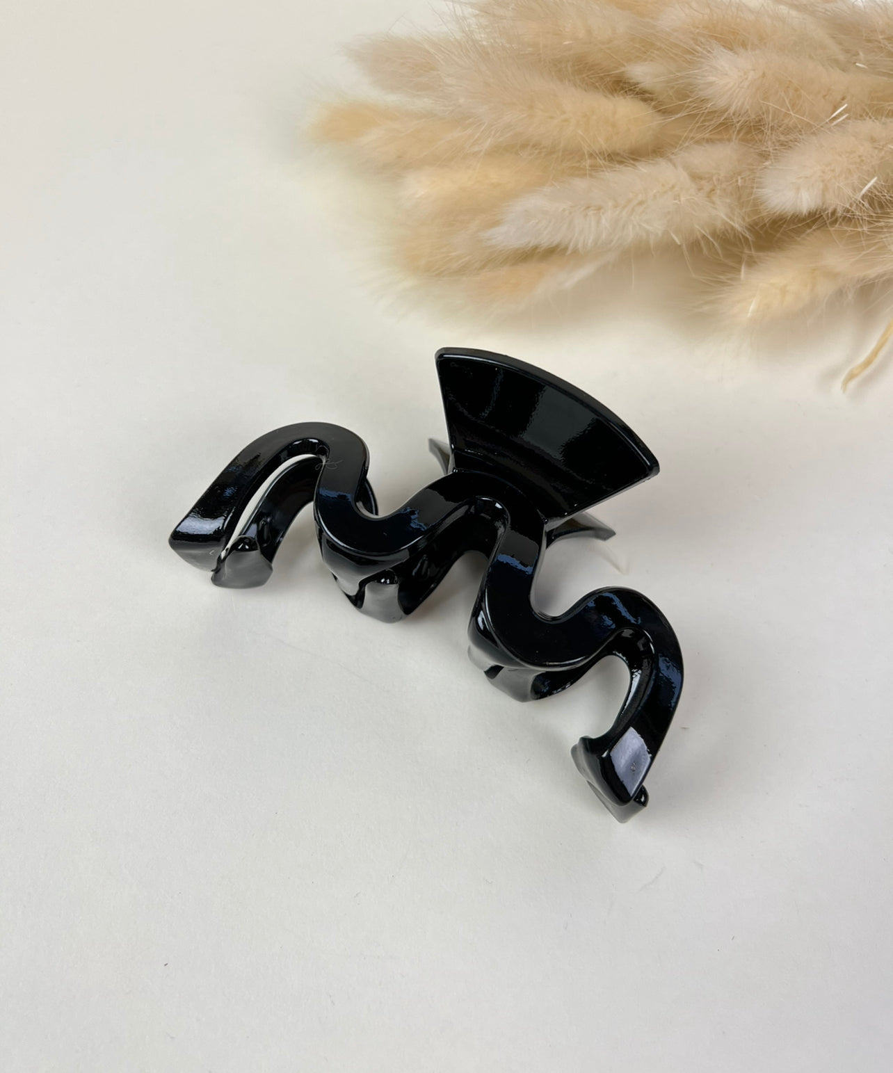 Black Glossy Squiggle Medium Claw Clip