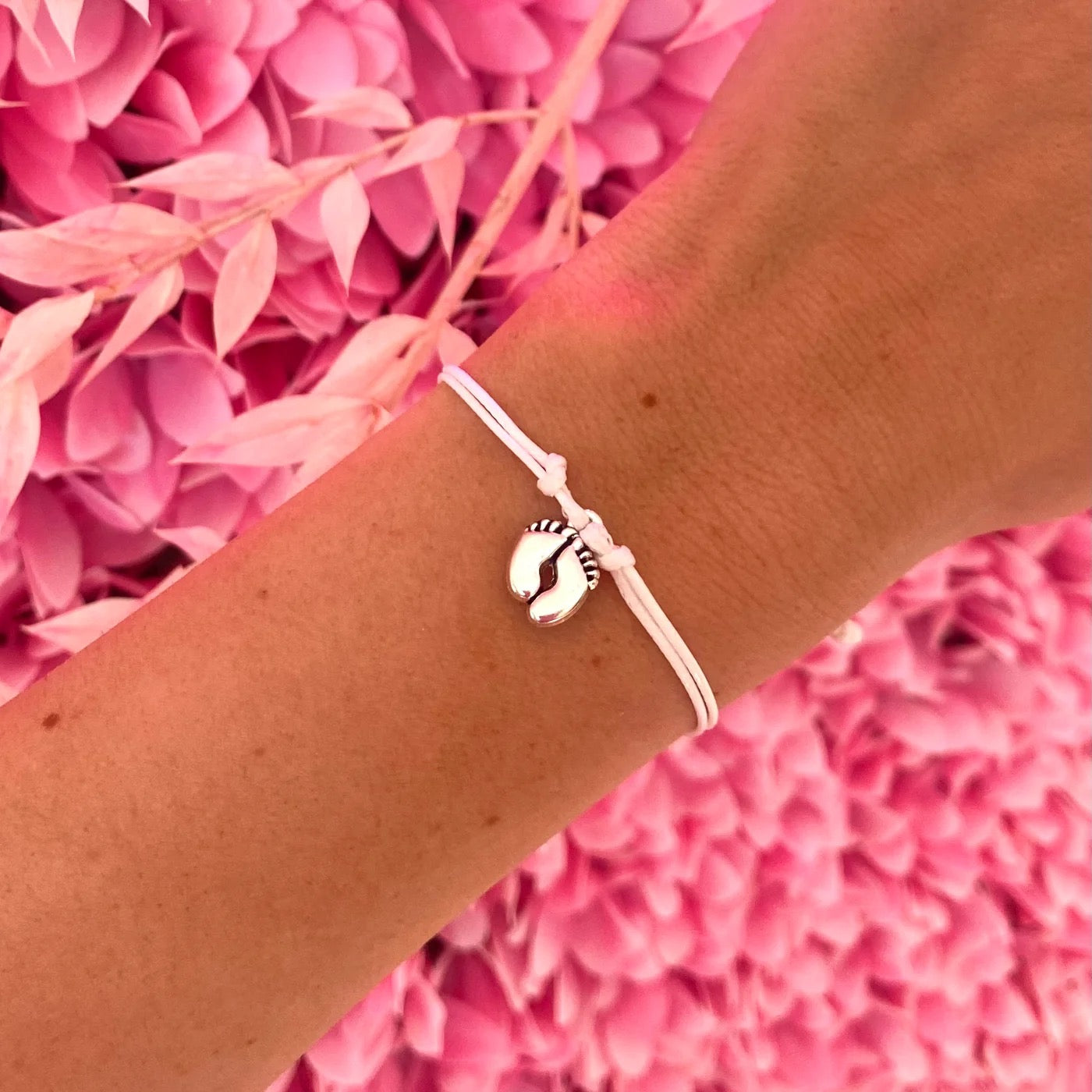 Letterbox Love - Mummy to Be - Feet Charm White Cord Bracelet