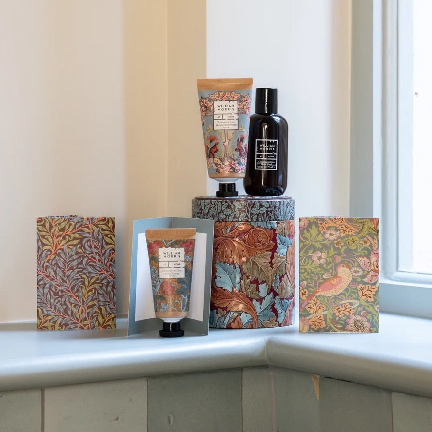 William Morris at Home - Oak &amp; Willow Bathing &amp; Cards - Tin Gift Set