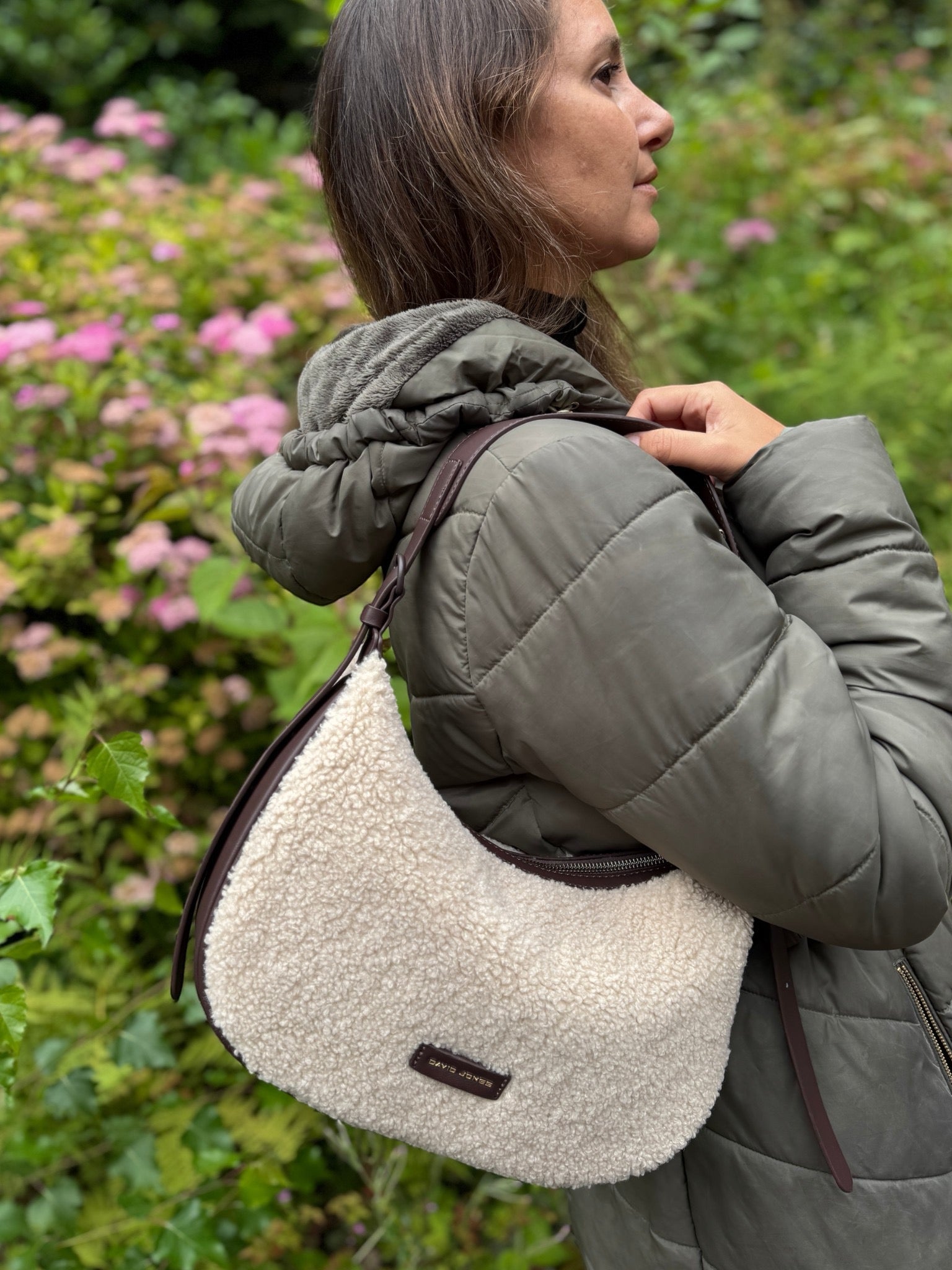 David Jones - (CM8608) Scoop Shoulder Bag - Teddy Fleece - Almond Milk/Brown