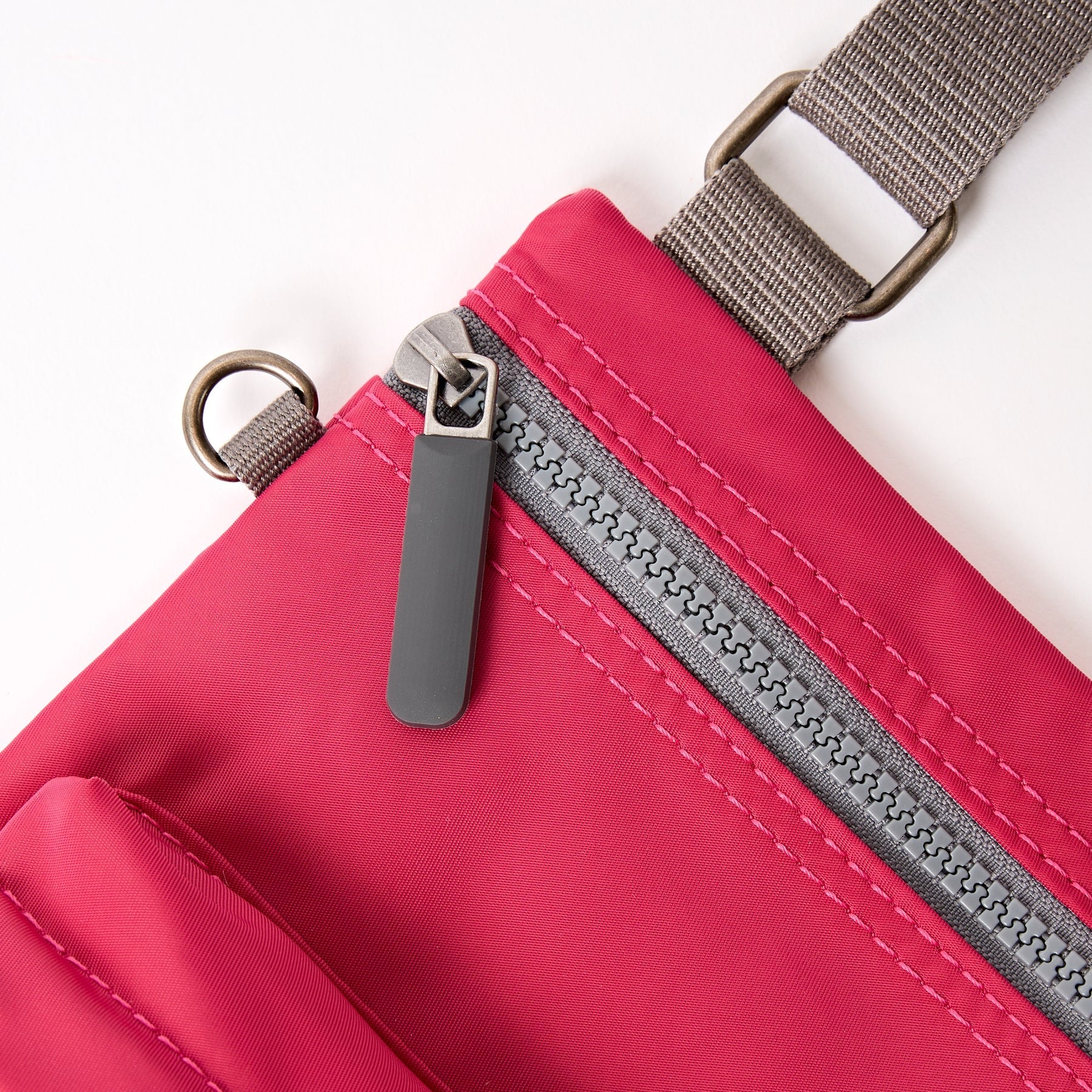 Roka CHELSEA B - MEDIUM Crossbody Bag -Recycled Nylon - Granita Red