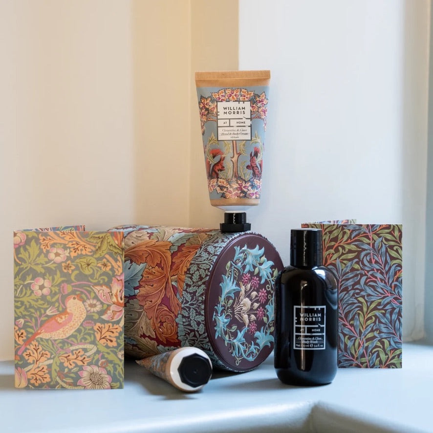 William Morris at Home - Oak &amp; Willow Bathing &amp; Cards - Tin Gift Set
