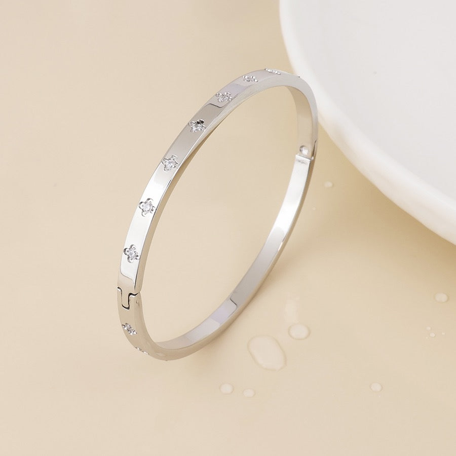 POM WATERPROOF - Faith Stainless Steel Clover Crystal Bangle - Silver/Clear