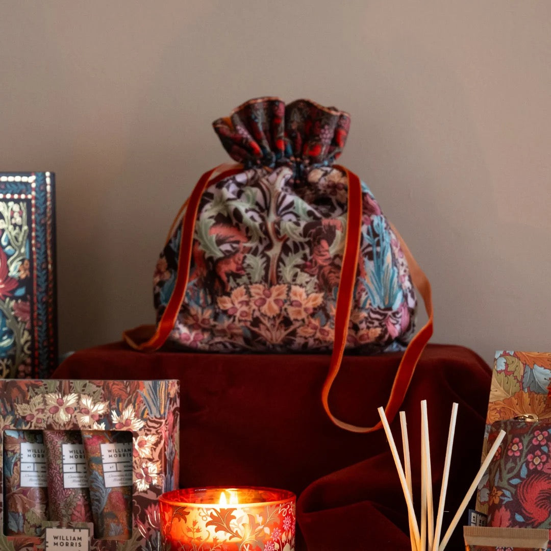 William Morris at Home - Oak &amp; Willow Velvet Drawstring Pouch Gift Set -(Hand Creams/Soap)