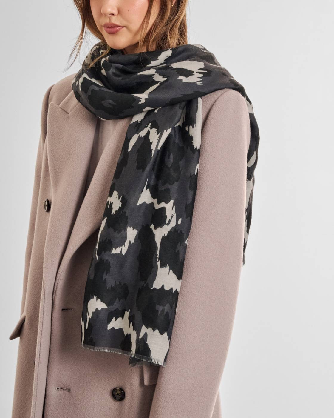 Katie Loxton Printed Scarf - Brush Stroke Leopard -Grey/Black/White