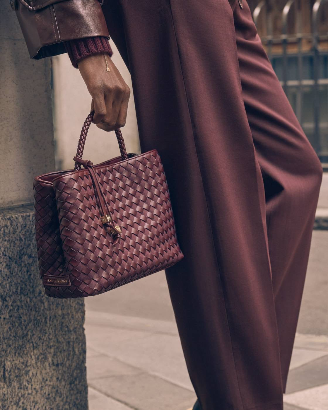 Katie Loxton - Nova - Woven Top Handle Grab Handbag - Cherry