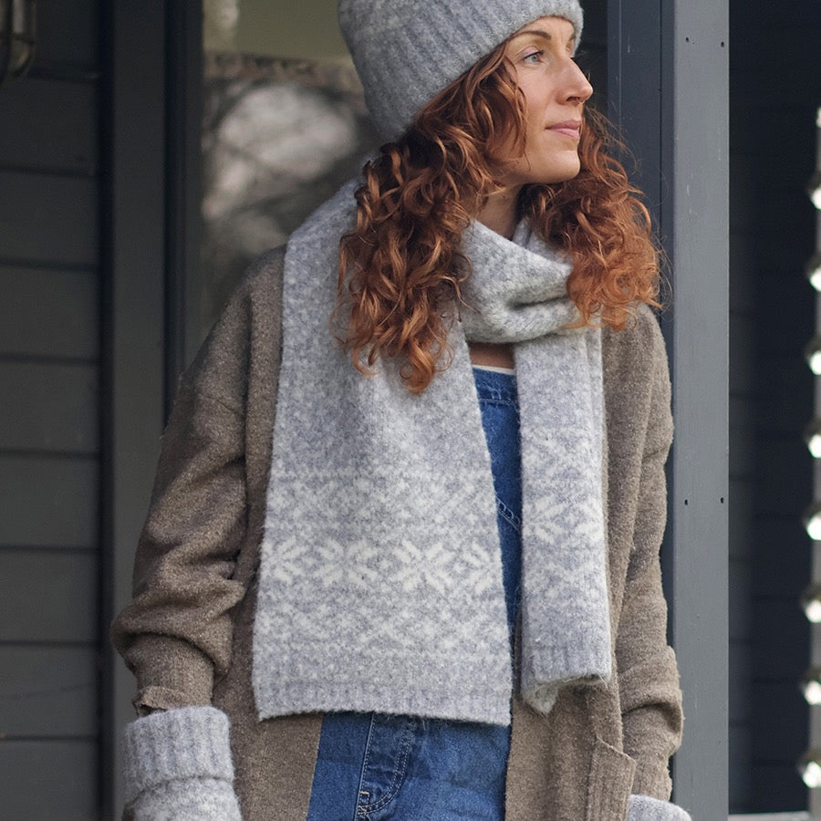 POM - Erica - Grey/White - Scandi Starflower Knitted Cosy Scarf
