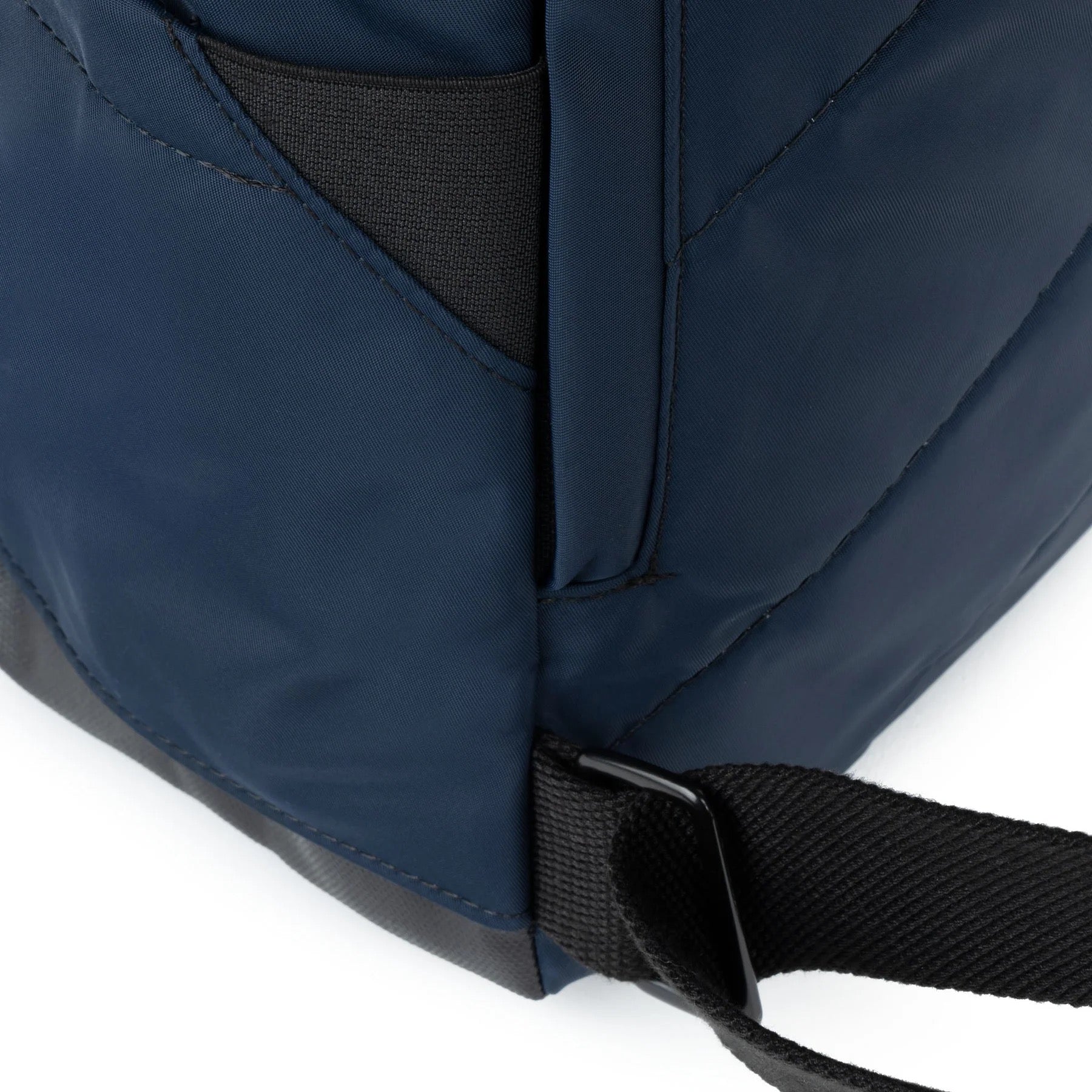 Roka Black Label Camden P Backpack - MEDIUM - Recycled Nylon - Midnight (Navy)