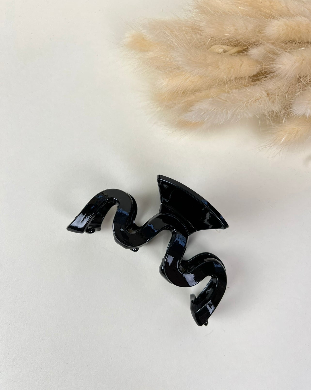 Black Glossy Squiggle Medium Claw Clip